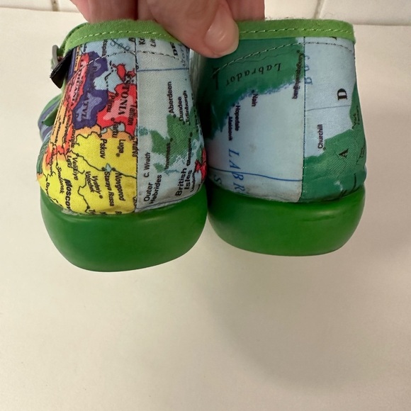 CHOCOLATCIAS Bonvoyage world map green woman Mary Jane comfort flat artsy travel - Picture 9 of 9